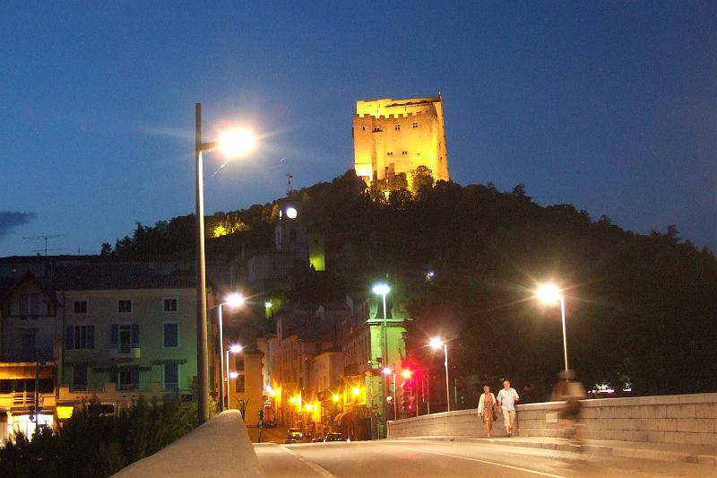 2011-05- (1465).JPG - Und auf dem Hausberg thront der strahlende Bergfried